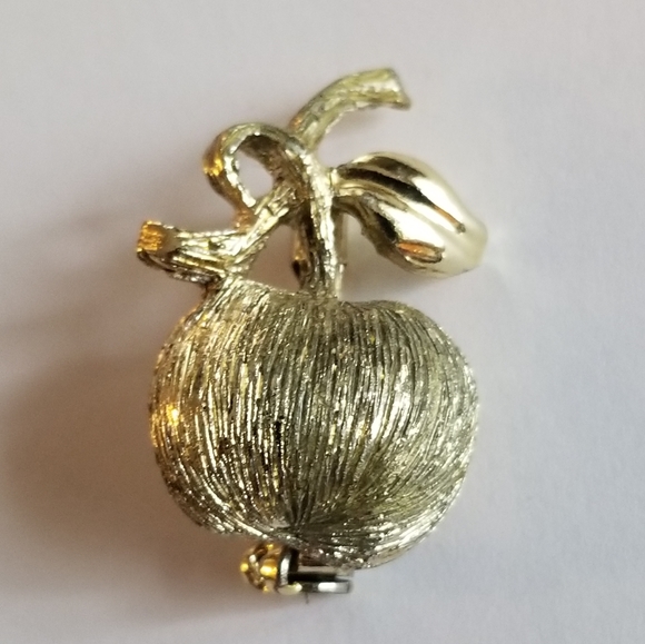 Vintage fruit brooch small pin gold tone apple peach plum - Picture 6 of 8